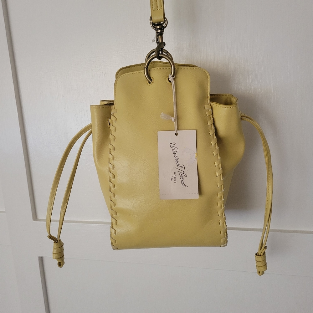 UNIVERSALTHREAD crossbody